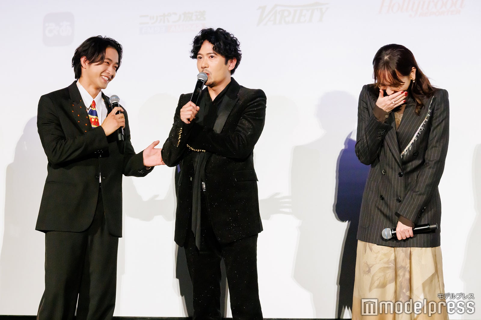 佐藤寛太、稲垣吾郎、新垣結衣（C）モデルプレス