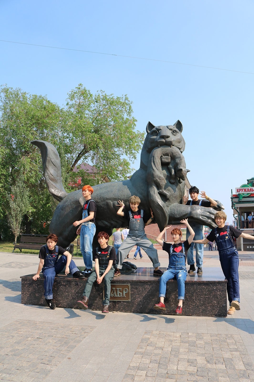 超特急、シベリアでのオフショット＆メイキング公開　撮影中の様子が明らかに