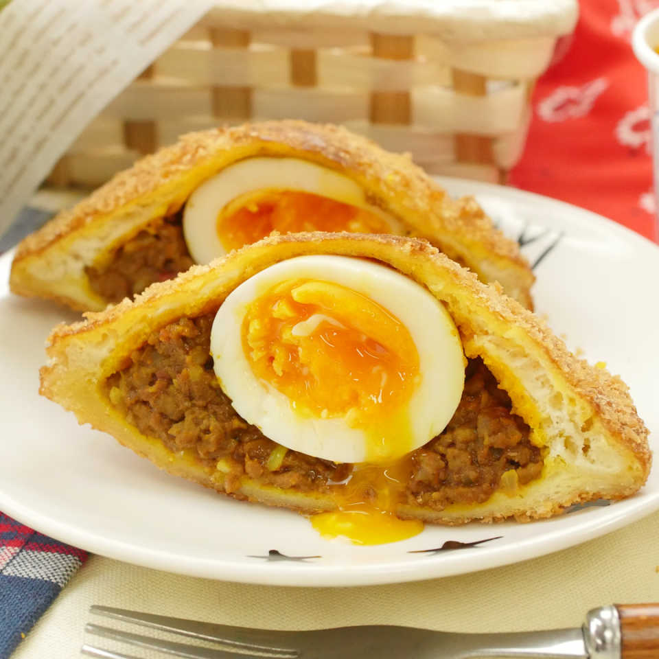 こねずにサクッ!食パンで簡単「卵入りカレーパン」