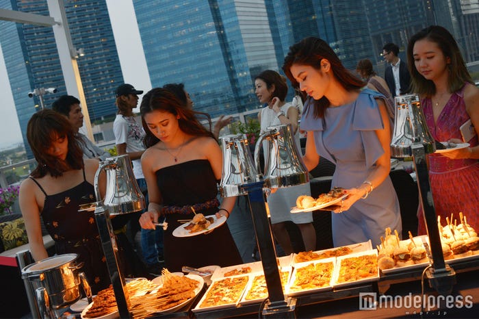 パーティーの様子 (C)モデルプレス