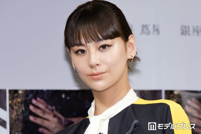 西内まりや、“相棒”の愛車公開「かっこよすぎ」「似合ってる」と反響