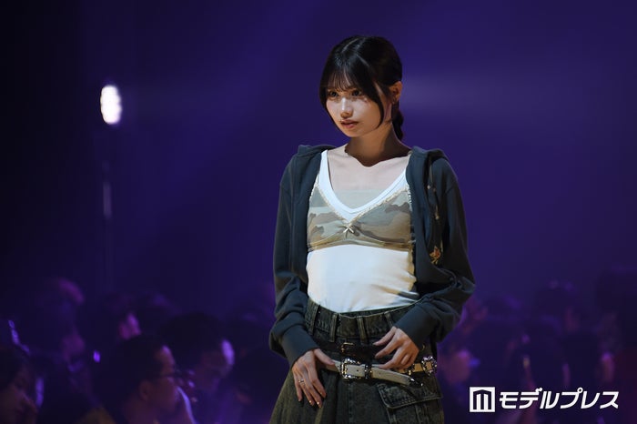 「今日好き」藤田みあ、カジュアルなレイヤードスタイルに熱視線「見惚れる」「脚綺麗」【学生ランウェイ名古屋】