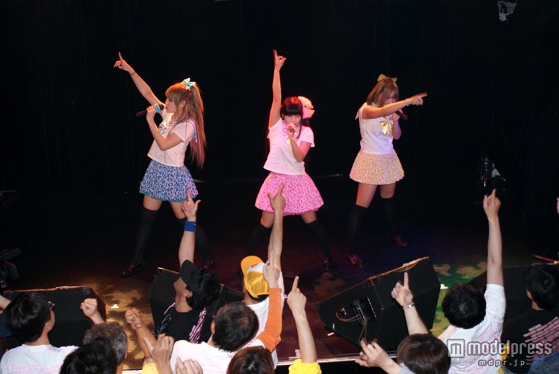 GALDOLL（左から：江崎奈々帆、西永嶺花、坂井樹乃）