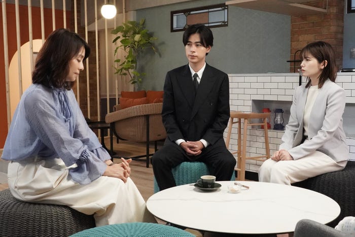 石田ゆり子、成田凌、小芝風花「転職の魔王様」第9話より(C)カンテレ