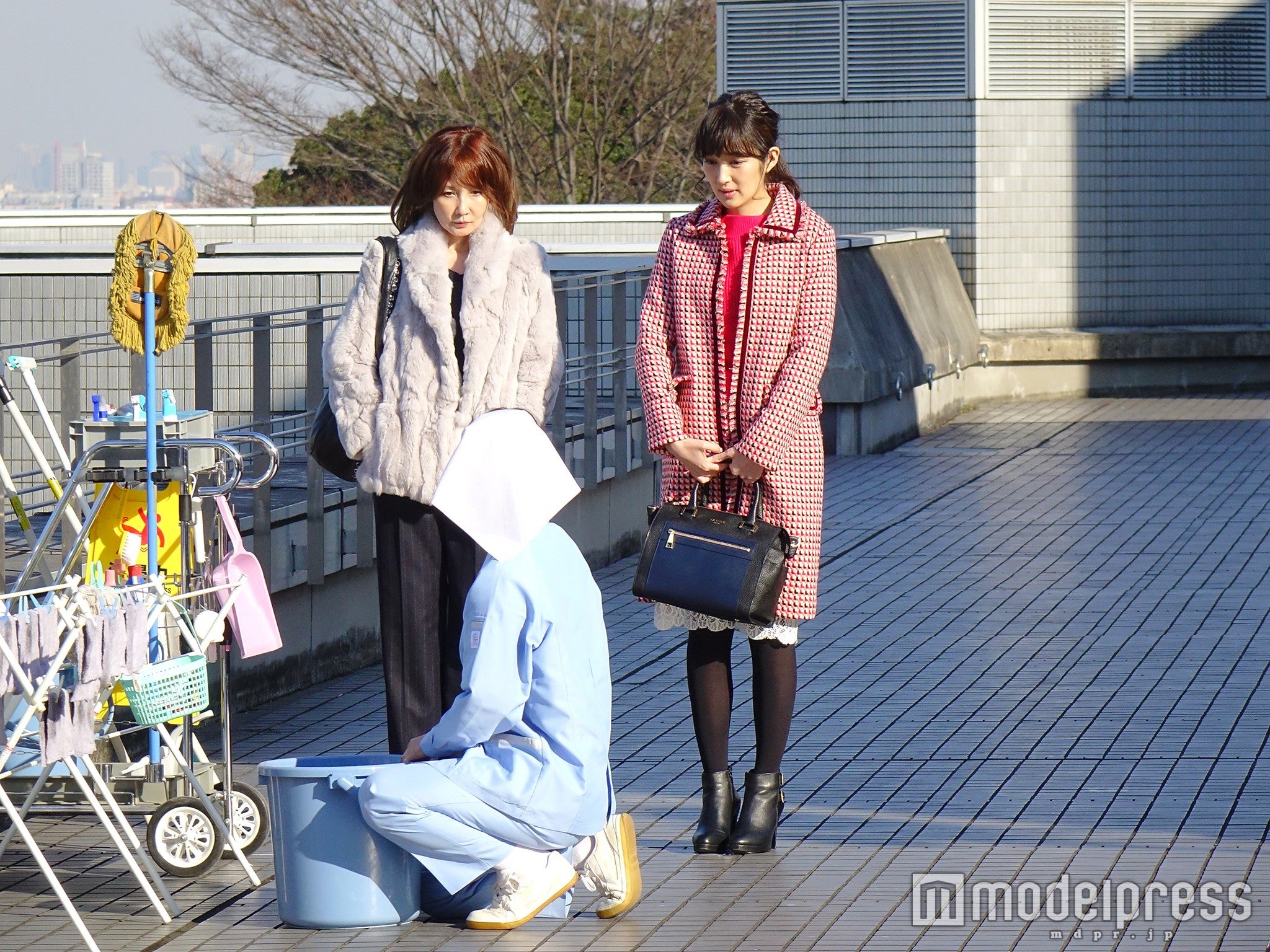 冬もカラーアイテムで華やかに（画像提供：日本テレビ）