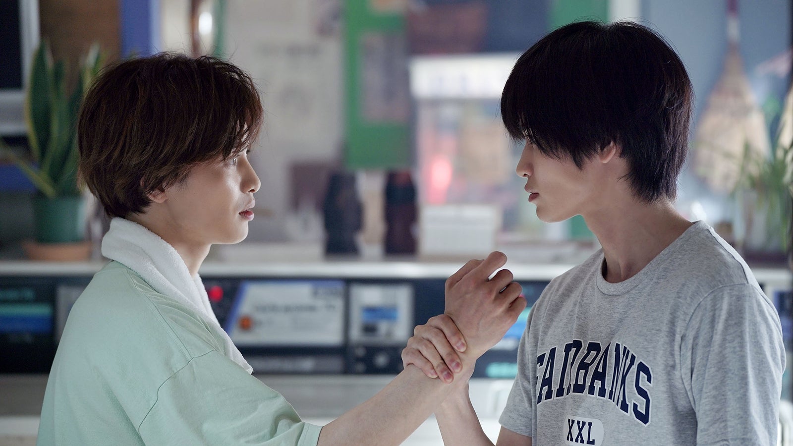 草川拓弥、西垣匠 （C）缶爪さわ・椿ゆず／KDOKAWA／「みなと商事コインランドリー」製作委員会