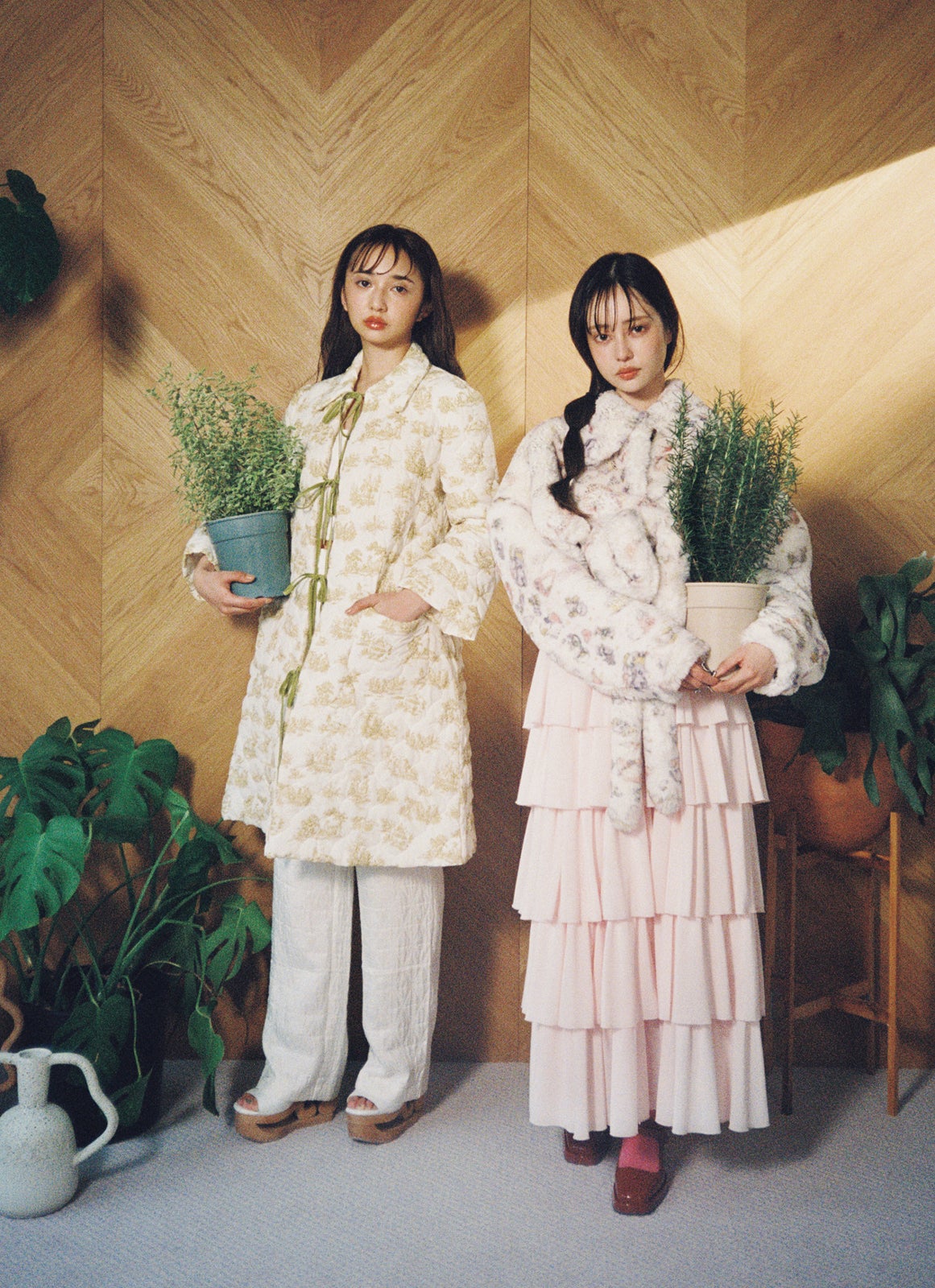 中村里砂＆小宮有紗、アンニュイな視線にドキッ サステナブルライフを紹介