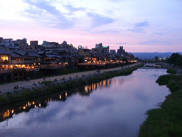 夕暮れの色合いが美しい鴨川／photo by Conveyor belt sushi