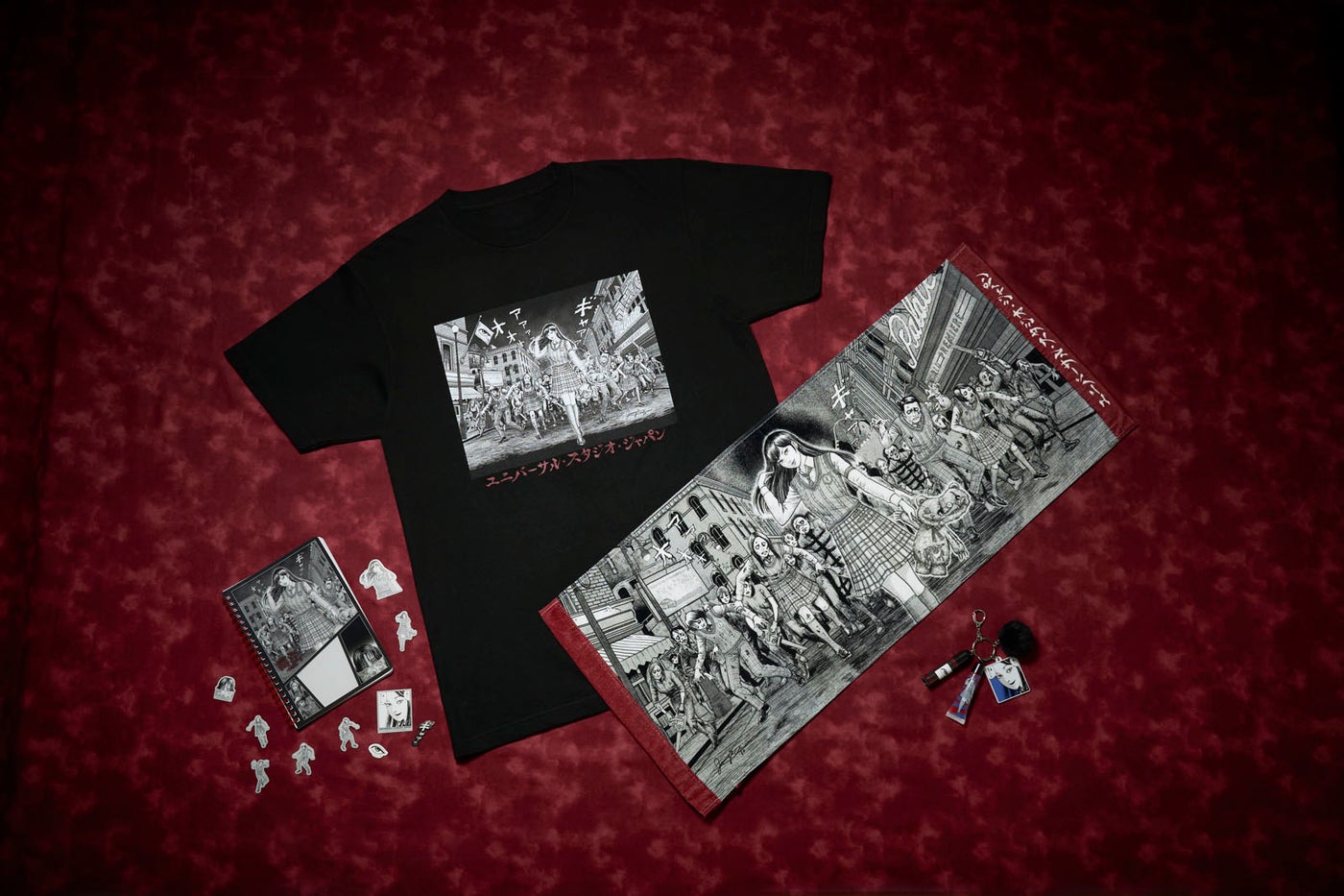 ステッカー付きノート／Tシャツ／フェイスタオル／チャーム付きコスメキーチェーン／画像提供：ユニバーサル・スタジオ・ジャパン