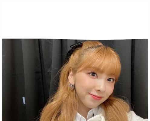 NiziUミイヒ、ハイトーンイメチェン後の自撮りショットが話題「どんな髪色も似合う」「可愛すぎ」