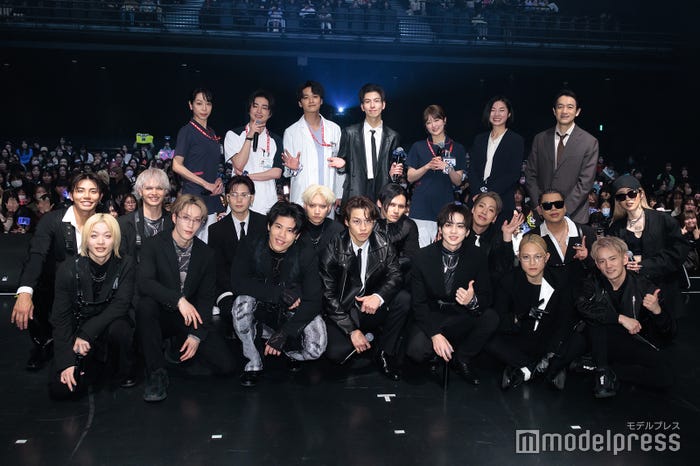 (後列)遊井亮子、曽田陵介、井上想良、長谷川慎、樋口日奈、梅舟惟永、飯田基祐(前列)THE RAMPAGE、Arche(C)モデルプレス