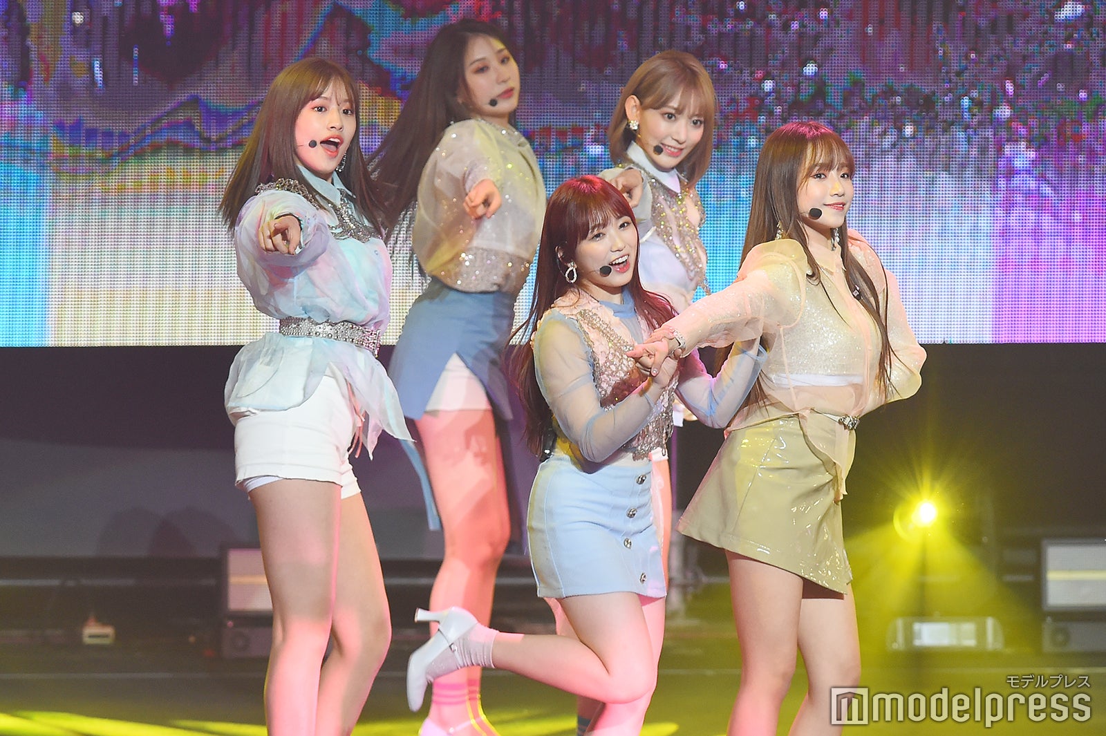 IZ*ONE （C）モデルプレス