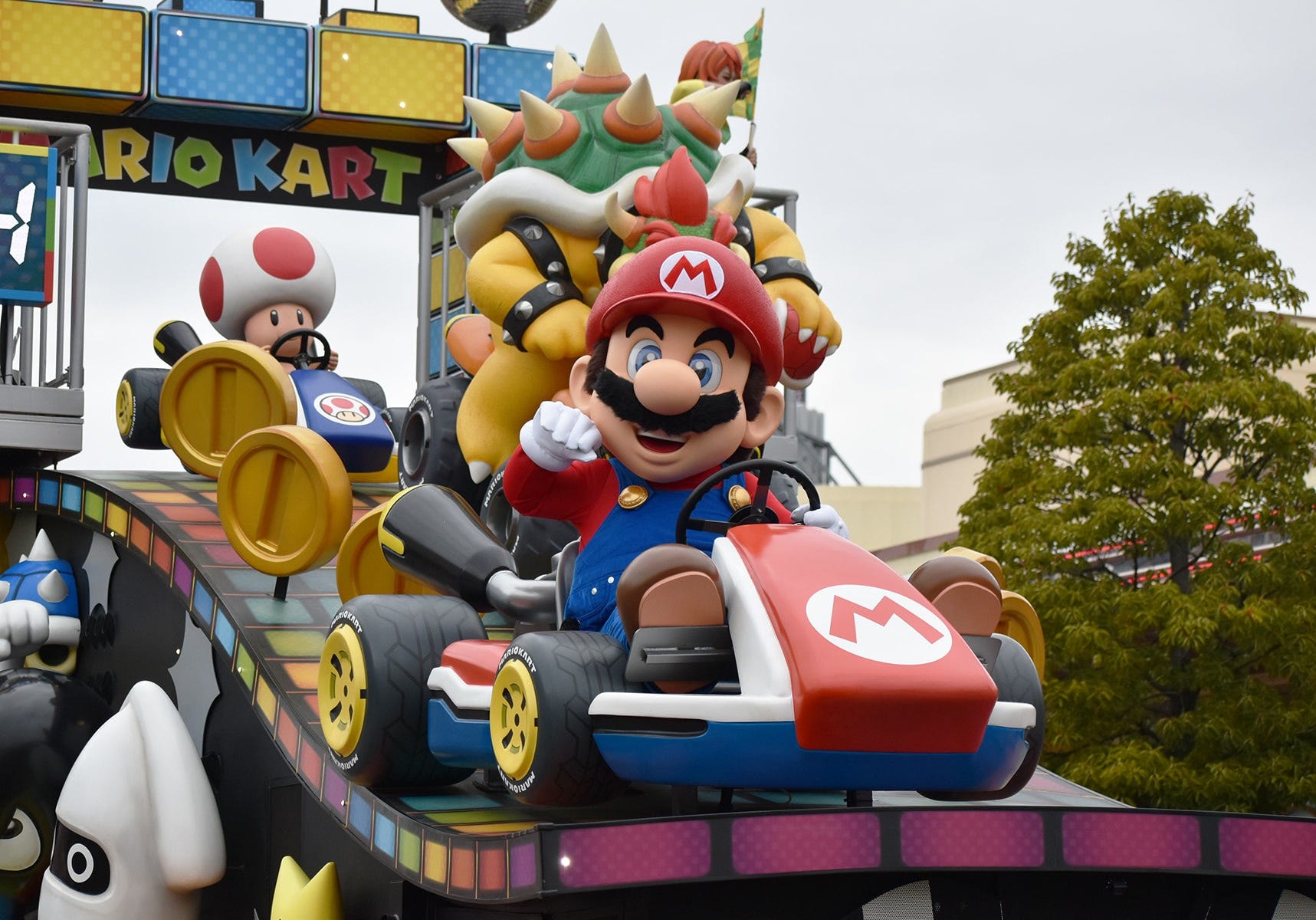 パレードも25周年バージョンで見逃せません