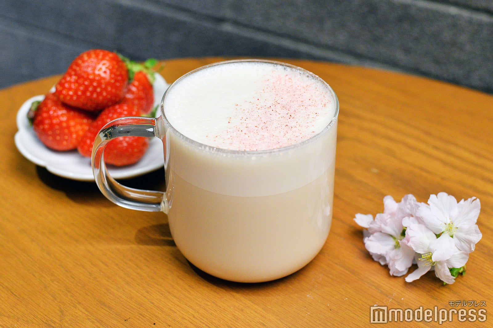 いちご 桜 ソイ ラテ（C）モデルプレス