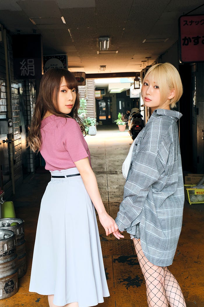宮本彩希、篠崎こころ/撮影:高橋慶佑(画像提供:光文社)