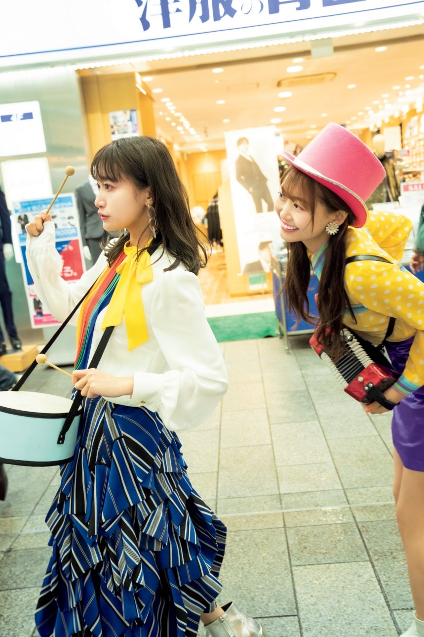 茜屋日海夏、芹澤優（C）西村康、光文社