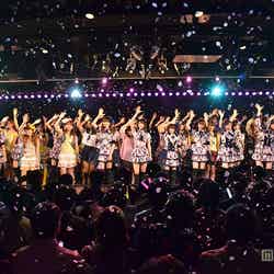 AKB48劇場で行われた『劇場9周年特別公演』の模様（C）AKS