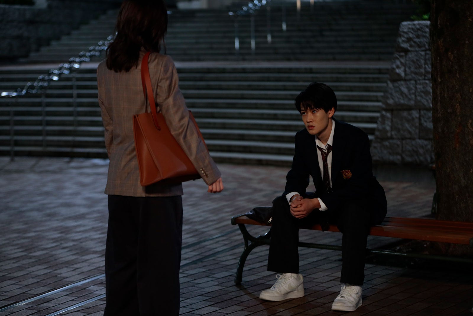 松岡茉優、山時聡真「最高の教師 1年後、私は生徒に■された」第2話より（C）日本テレビ