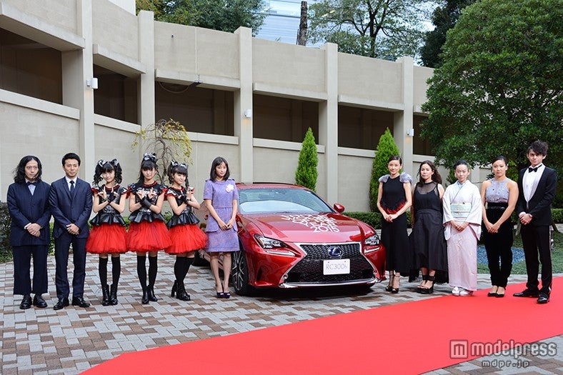 （左より）ピース、BABYMETAL、広瀬すず、吉田羊、阿部千登勢、西加奈子、渡部香生子、ハリー杉山