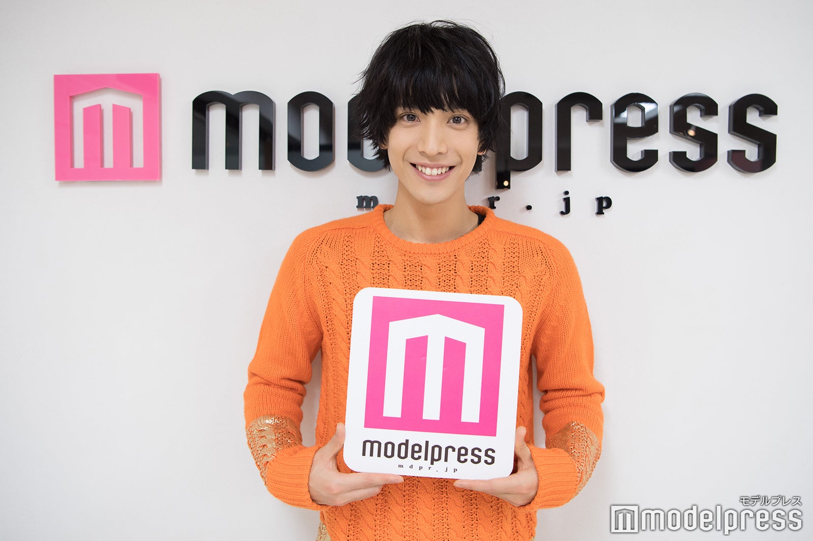 モデルプレスのインタビューに応じた黒羽麻璃央（C）モデルプレス