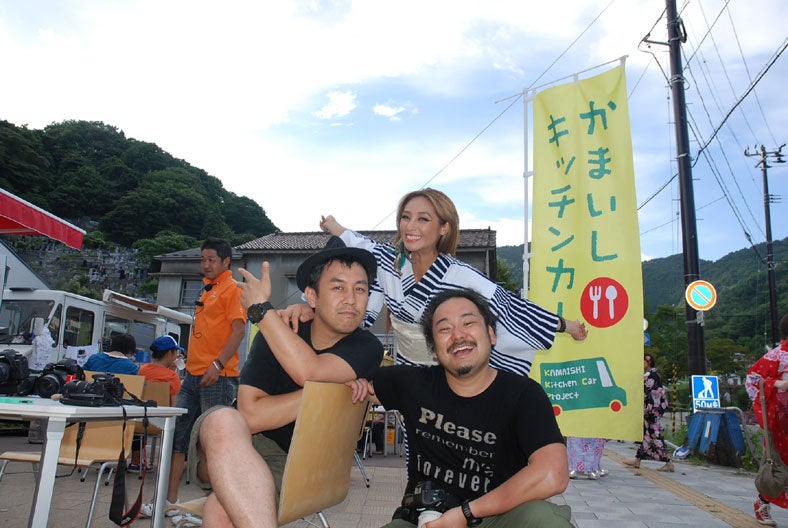 （中央）Lie／釜石キャンドルナイトの様子