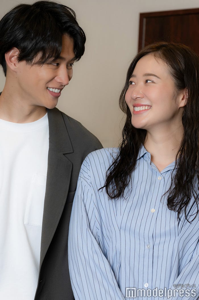 中道理央也、西山真央(C)モデルプレス