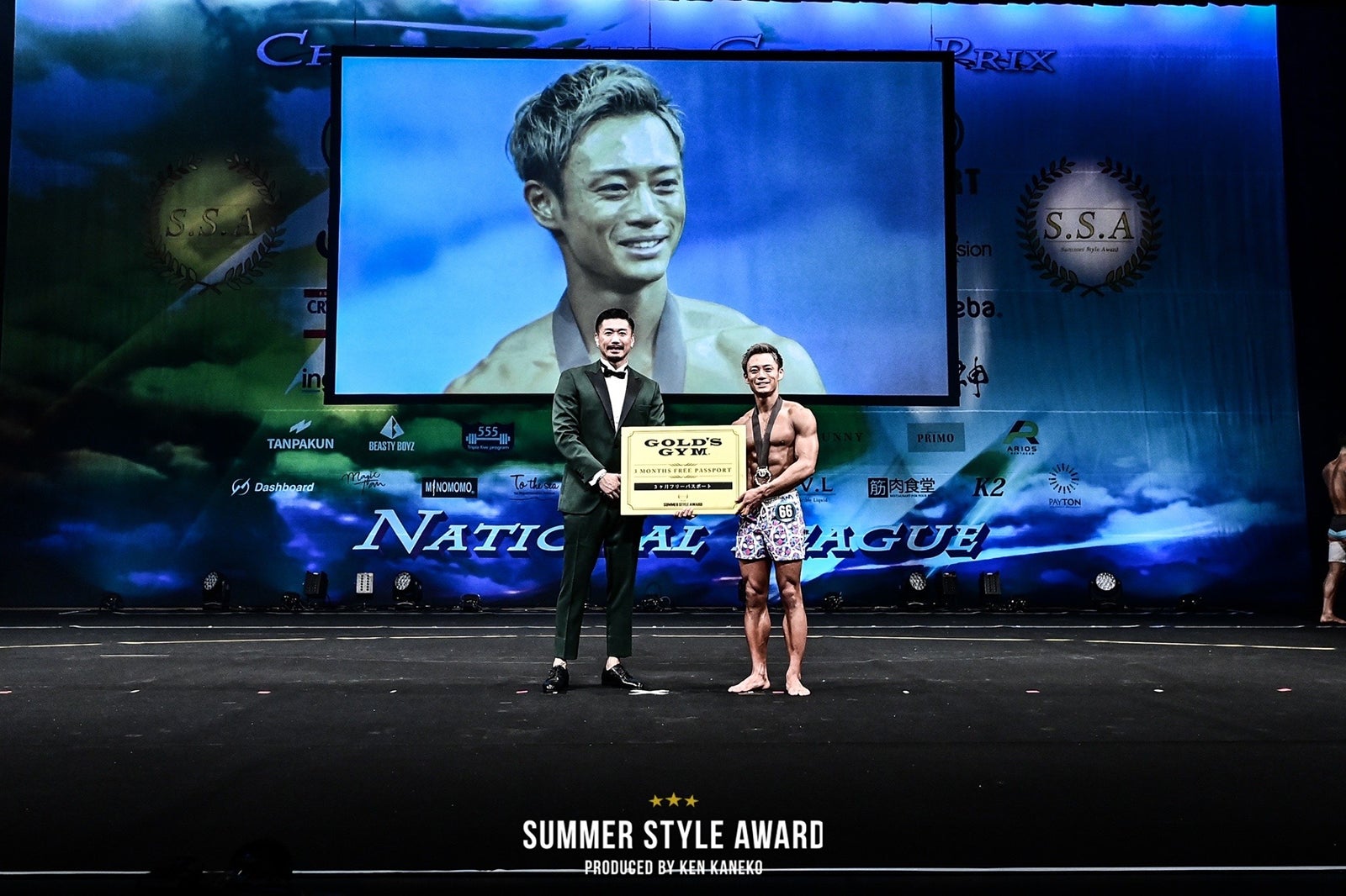 金子賢、サーフモデル優勝・櫻井亮輔さん （提供写真）