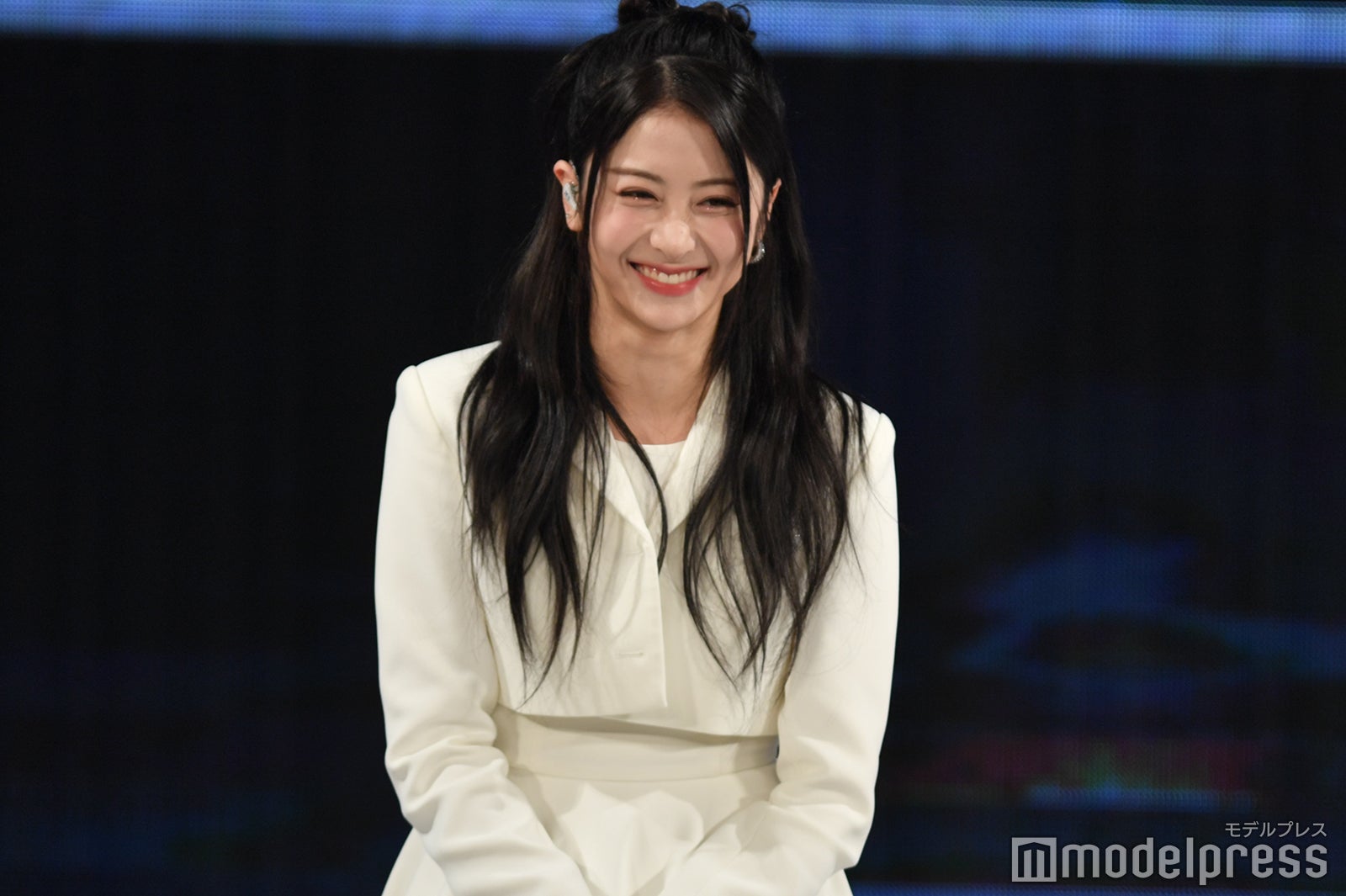 黒髪も似合うYUNJIN （C）モデルプレス