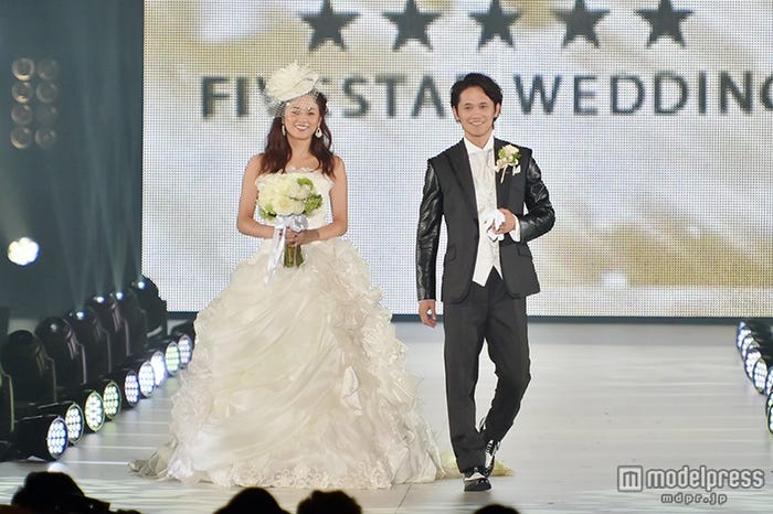 宮城舞 大樹 ウエディングドレス タキシードで 新郎新婦 に モデルプレス 宮城舞 大樹 ウエディングドレス タキシードで 新郎新婦 に モデルプレス