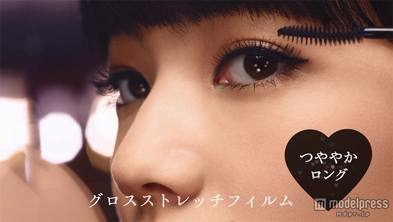 グロスストレッチフィルムでつややかロングに