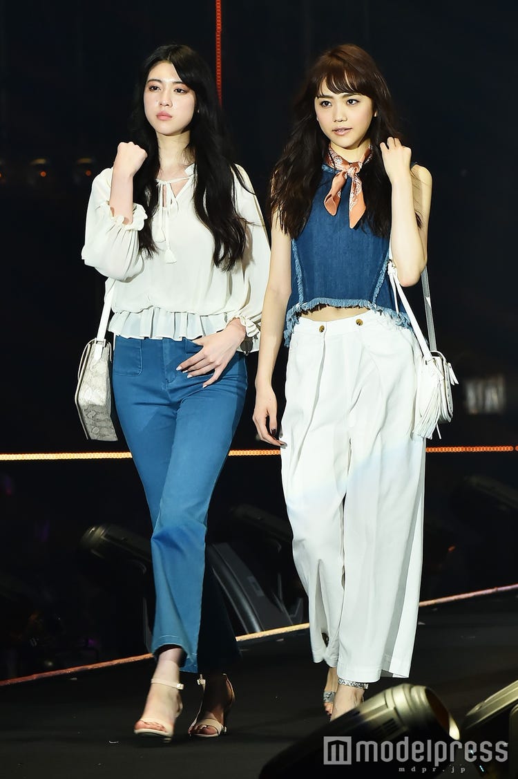 みよまつ 三吉彩花 松井愛莉 双子コーデで2ショットランウェイに歓声 Tgc16 S S モデルプレス みよまつ 三吉彩花 松井愛莉 双子コーデで2ショットランウェイに歓声 Tgc16 S S モデルプレス