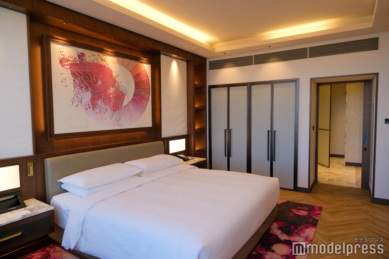 サンタワー・サンスイート（C）モデルプレス