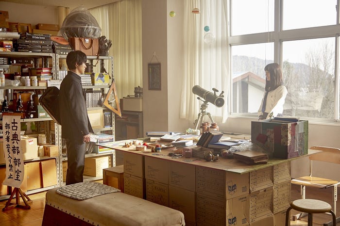 山崎賢人、広瀬アリス(C)2017「氷菓」製作委員会