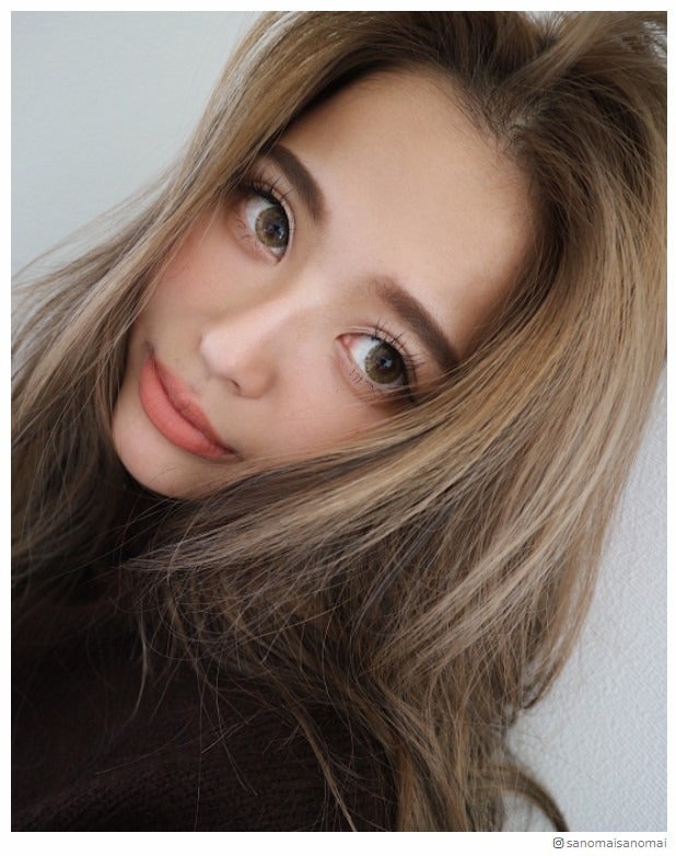 “ギャル界のカリスマ”モデル・佐野真依子（さのまい）、結婚　2ショットで報告