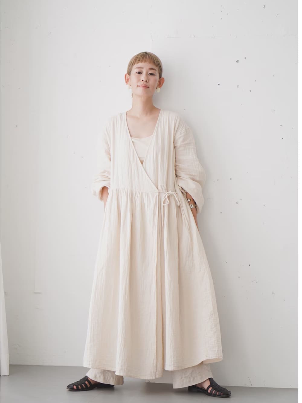 カシュクールのデザインはワンピとしても羽織りとしても使えます 出典:WEAR