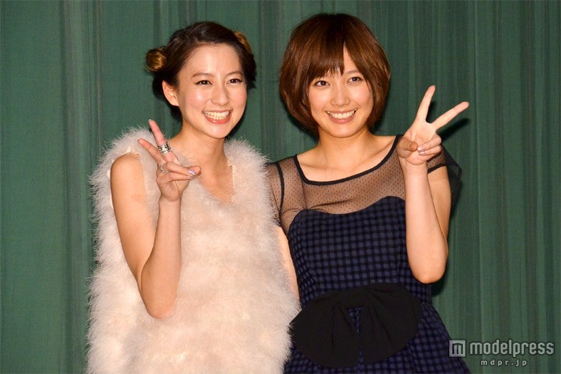 本田翼（右）と河北麻友子（左）