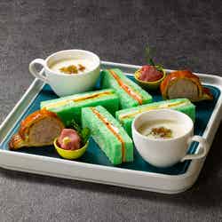 モリーのサンドウィッチセレクション、ビシソワーズ、ローストビーフタルト、スコーン/提供画像