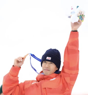 僅差で銅の堀島行真 攻めの滑りにSNSでは称賛の声続々「私の中では金メダル」レジェンド女性との2ショットも「尊すぎ」