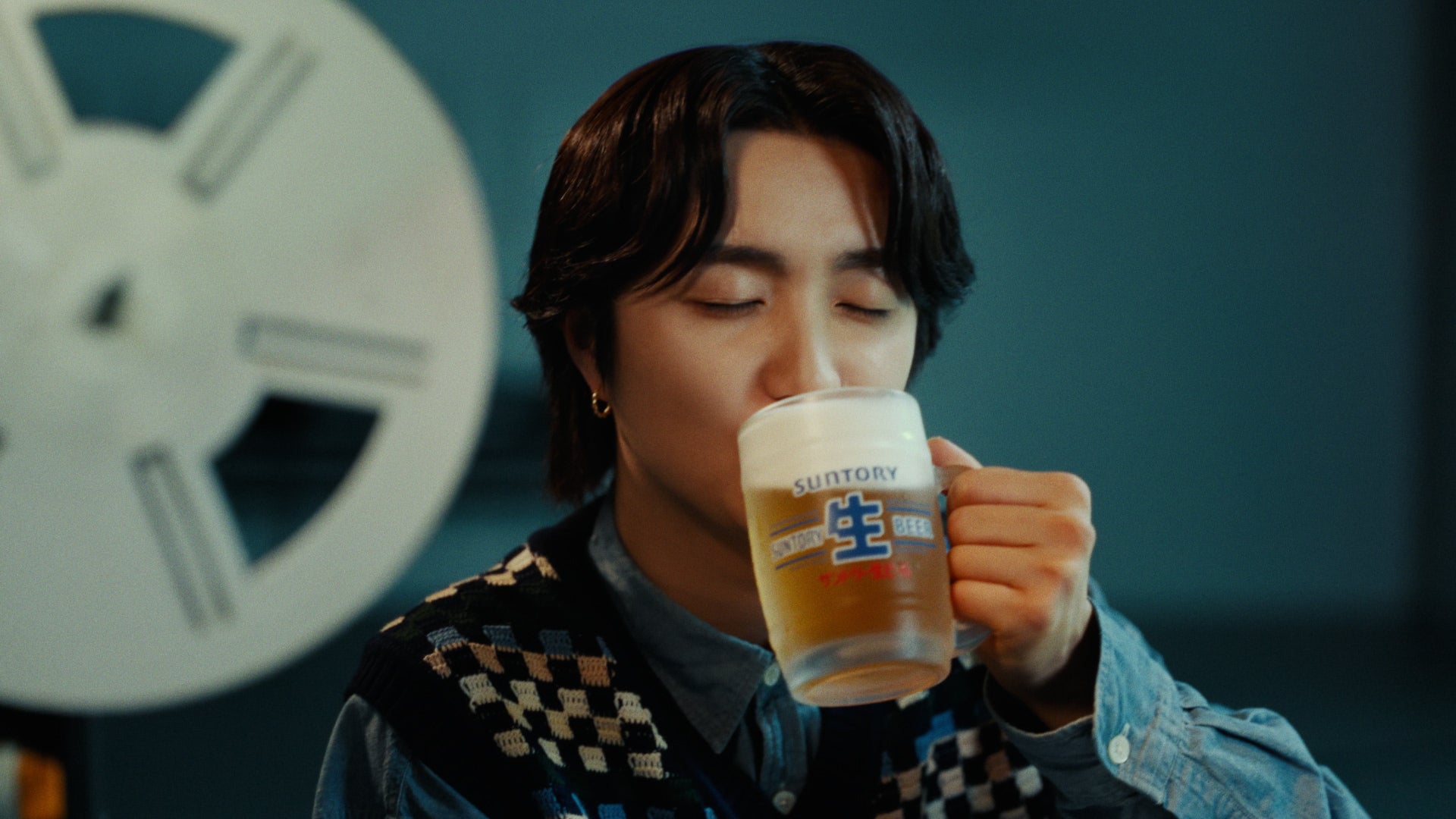 新WEBムービー「サン生と楽曲作ったよ」篇より（提供写真）