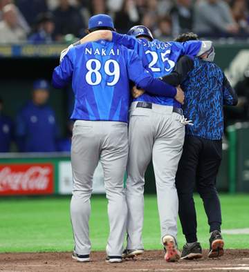 DeNAが痛恨逆転負け 好調のベテラン筒香嘉智が死球受け緊急交代 自力で歩くことができず 初回3点先制も投手陣踏ん張れず