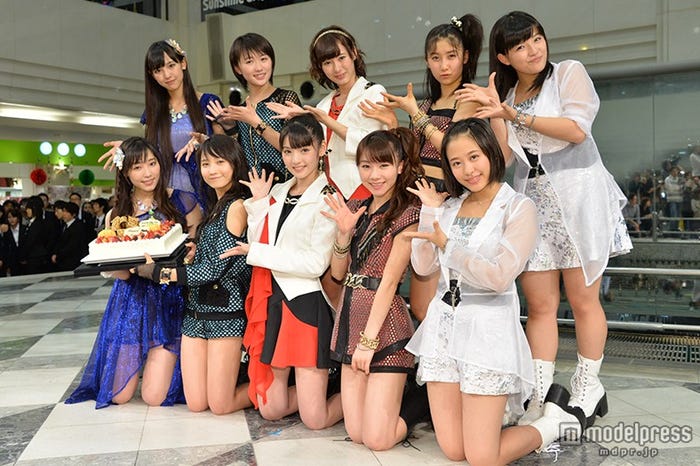 モーニング娘。’14(後列左から)飯窪春菜、工藤遥、生田衣梨奈、佐藤優樹、鈴木香音、(前列左から)譜久村聖、鞘師里保、道重さゆみ、石田亜佑美、小田さくら