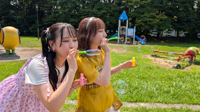 FRUITS ZIPPER 新WEBCM「公園」篇オフショット(提供写真)