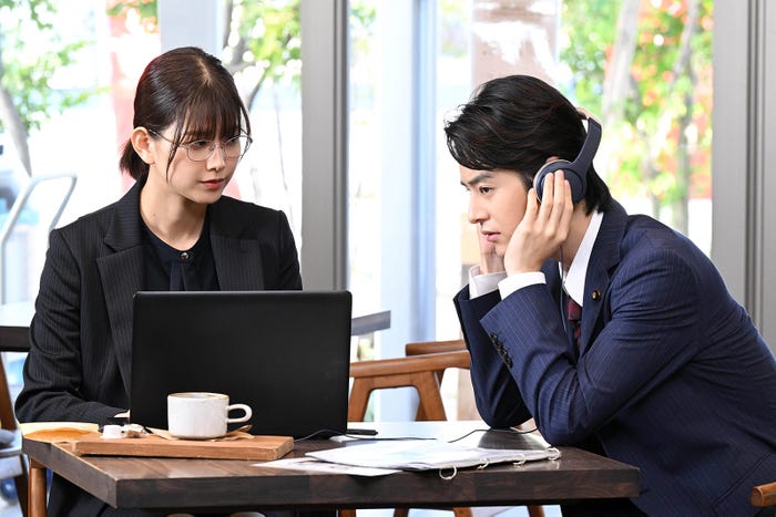 渡邉理佐、塩野瑛久「ブラックファミリア~新堂家の復讐~」第4話より(C)読売テレビ