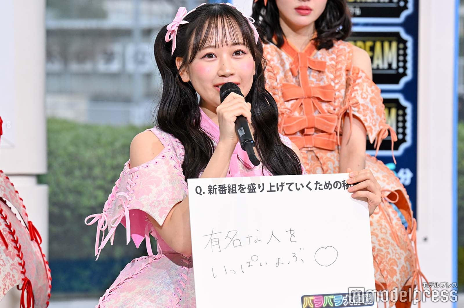 「私が呼びたいのはキムタクさんです」とアピールする松本かれん（C）モデルプレス