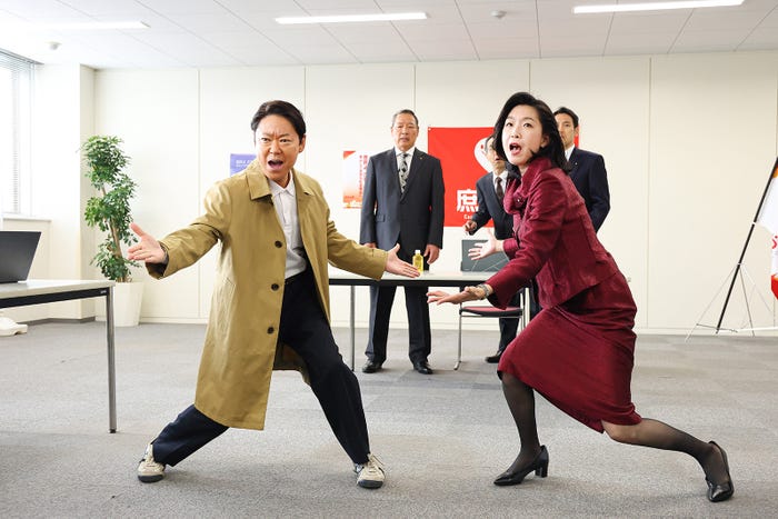 阿部サダヲ、江口のりこ「新年早々 不適切にもほどがある! ~真面目な話、しちゃダメですか?~」(C)TBS