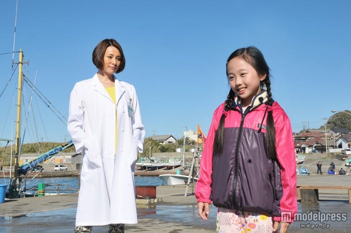 (左から)米倉涼子、本田望結/(C)テレビ朝日