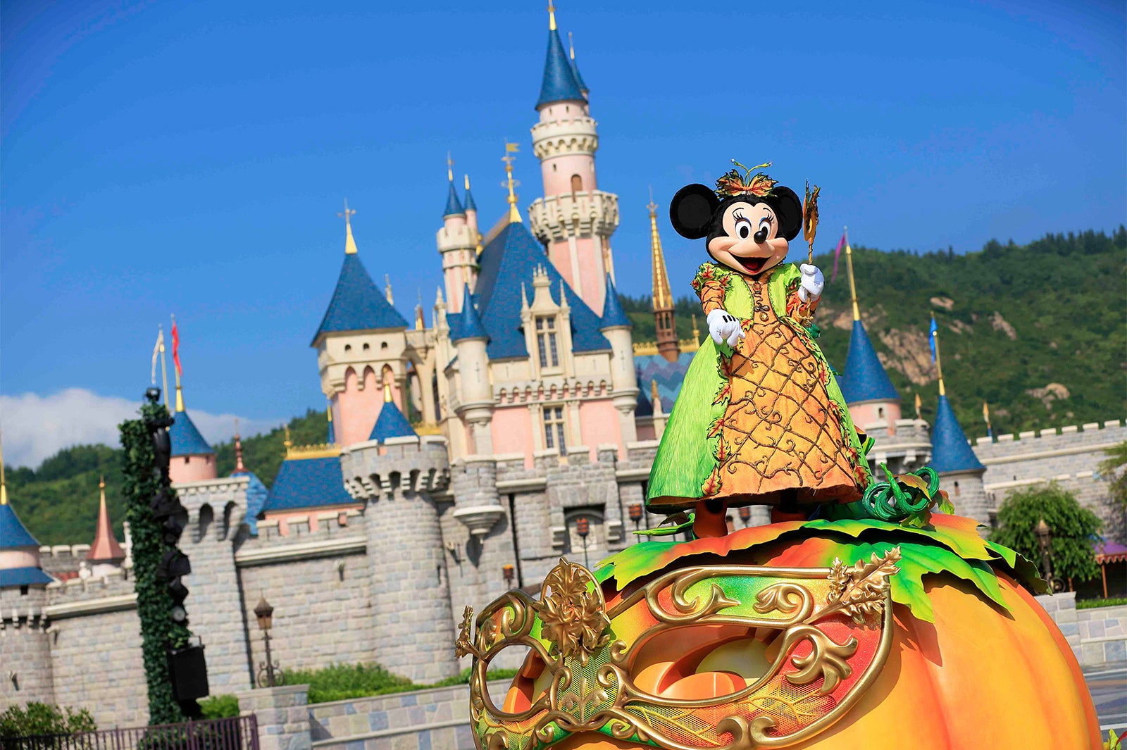 ハロウィーン・タイム・ストリート・パーティー（C）Disney