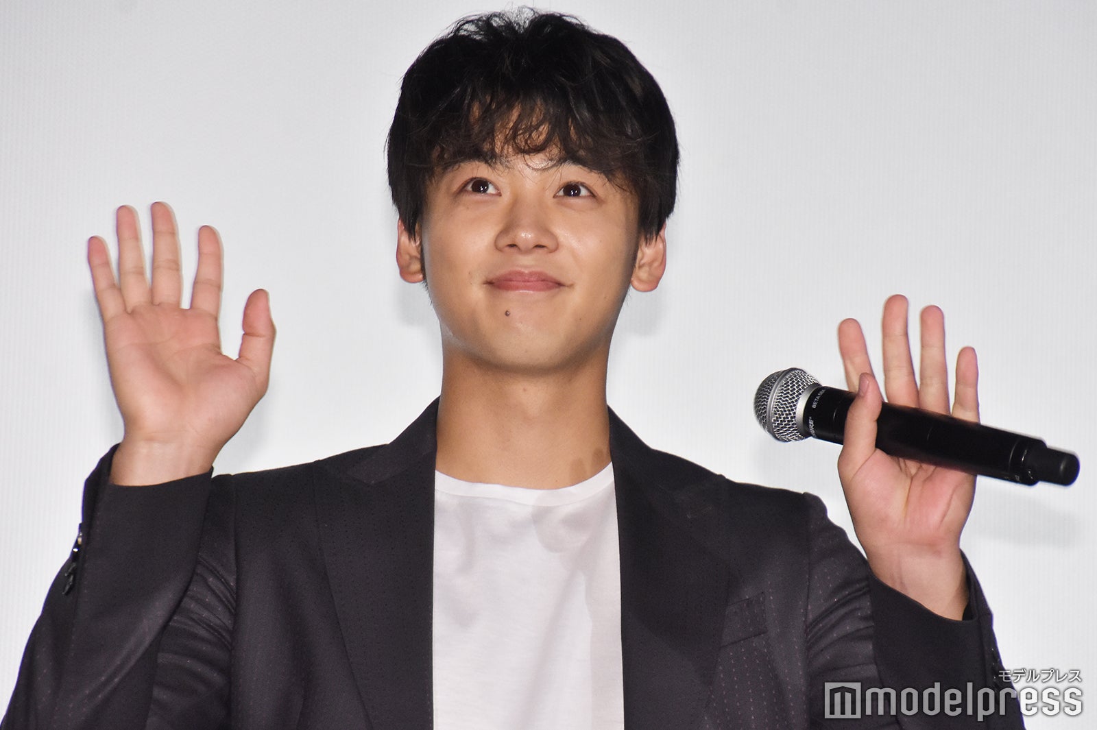 竹内涼真、アフレコ中も“欠かせなかった”ものとは？飯豊まりえの暴露にニヤリ＜名探偵ピカチュウ＞