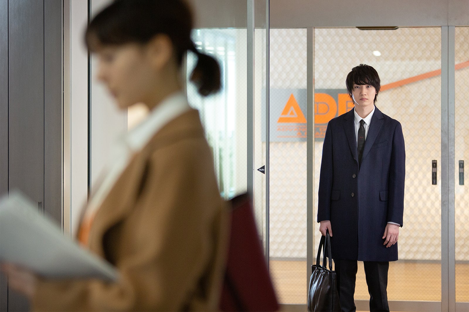 トリンドル玲奈、桜田通／「パーフェクトクライム」第1話より（C）ABCテレビ