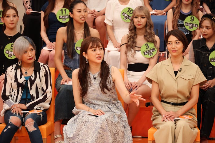 (左から)信子、菊地亜美、相武紗季(C)フジテレビ